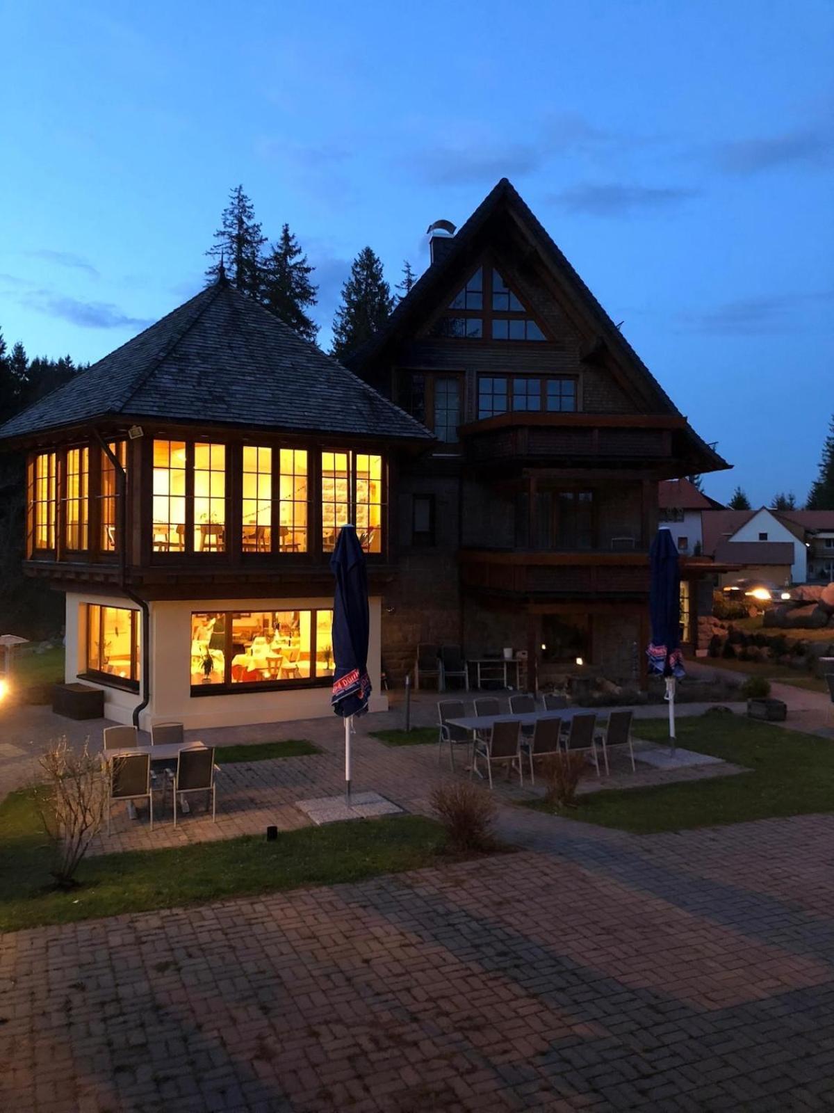 Schwarzwald Lodge Inselklause Шёнвальд Экстерьер фото